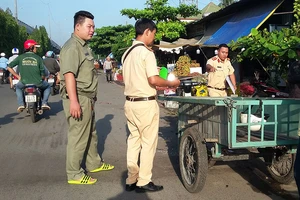 Bị ô tô cán sau cú va quẹt với xe lôi