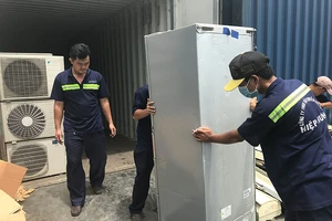 Khui container phát hiện thiết bị điện nội địa Nhật