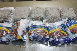 Cần Sa trong đồ hộp, kẹo bánh gửi qua đường tàu bay