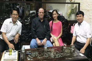 Vụ quẹt thẻ mất 700 triệu: Bắt giám đốc nhà hàng