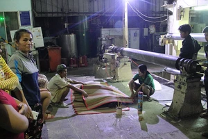 Công nhân tử vong bất thường, người thân vây công ty