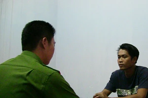 Chồng đâm chết vợ trước mặt 2 con trai gào thét kêu cứu