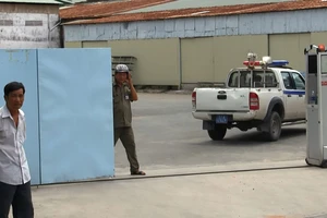 Tường trong nhà kho đổ sập đè chết 2 công nhân