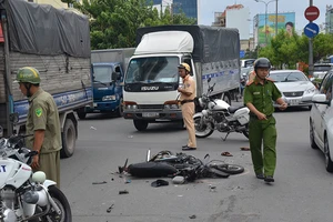 Bị xe bồn cán qua chân, người đàn ông nguy kịch