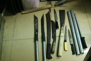 Cảnh sát nổ súng ngăn giang hồ hỗn chiến ở quận 1