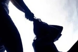 Truy bắt người đàn ông dùng búa tấn công đồng nghiệp