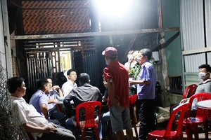 Truy tìm nghi can vụ thi thể phân hủy trong tủ