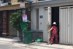 Thi thể bé gái sơ sinh trong thùng rác ở Tân Bình