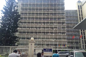 3 phụ nữ xông vào bệnh viện Chợ Rẫy đánh ghen hộ lý