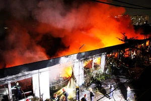 Toàn cảnh vụ cháy dữ dội trong KCN Tân Bình 