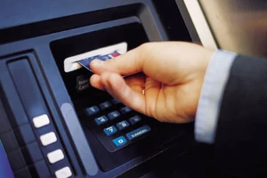 2 người Malaysia dùng thẻ giả rút tiền tại quận 5