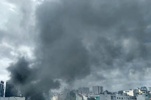 Cháy dữ dội gây chết, sập nhà trên đường Cộng Hòa
