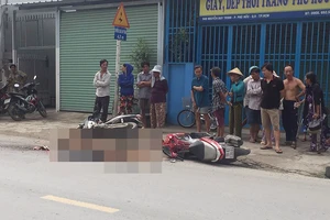 Xe container tông chết người nhưng không hay biết