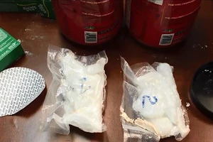 Ma túy đá nằm trong lô quà biếu từ Mỹ về TP.HCM