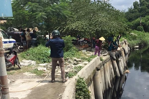 Thi thể nữ lõa thể trôi trên sông Vàm Thuật