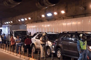 5 xe tông liên hoàn trong đường hầm sông Sài Gòn