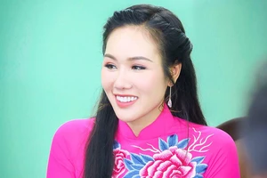 Hoa hậu quý bà thăm lực lượng cảnh sát PCCC