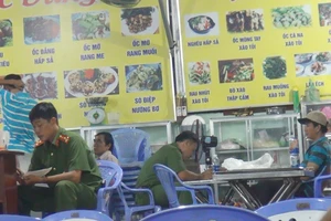 2 thanh niên đến quán nhậu đâm nhân viên