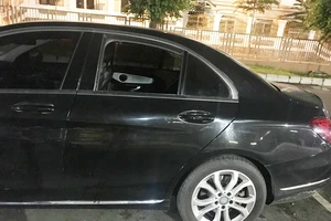 Mercedes đậu trong siêu thị bị đập kính, trộm đồ
