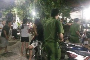 Cháu phát hiện bà nguy kịch trong nhà tắm nghi bị đánh