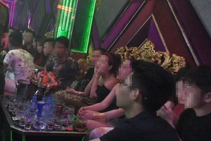 Cả trăm dân chơi phê ma túy trong 3 quán bar ở TP.HCM