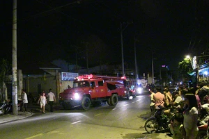 Cháy khu vực lò đốt xưởng dệt, công nhân hoảng loạn 