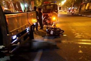 Va chạm với xe tải, 1 người tử vong, 1 người nguy kịch