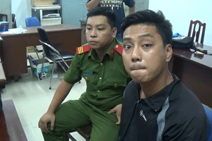 Người phụ nữ ngồi trong ô tô bị cướp giật mất túi vàng