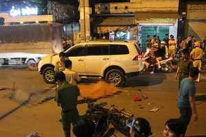 2 thiếu niên 17 tuổi tử vong sau va chạm xe 7 chỗ