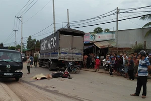 Đi làm về nhân viên bảo vệ bị xe tải cán qua người