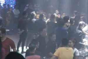 Hàng chục người phê ma túy trong bar Las Vegas ở quận 1