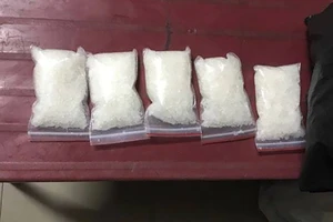 Cảnh sát lao ra chặn đầu taxi bắt ông trùm ma túy