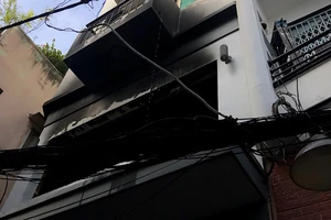 Một phụ nữ Pháp kẹt trong đám cháy ở phố Tây, quận 1 