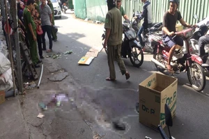 1 người nhập viện vì thanh sắt từ tầng 20 rơi trúng