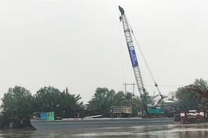 Cận cảnh chiếc xe ben 'khủng' gây sập cầu Long Kiểng