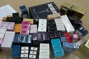 Bắt bà chủ lò sản xuất nước hoa giả cực lớn ở Sài Gòn