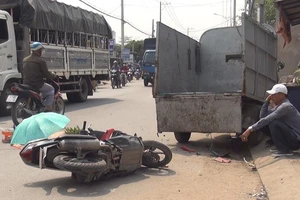 Tông vào xe lam, một người tử vong