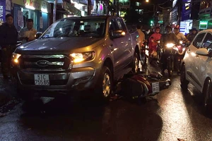 Va chạm liên hoàn 3 xe trong mưa, 2 mẹ con bị thương