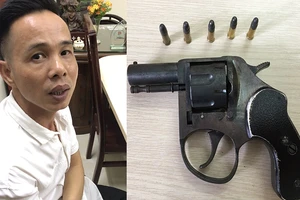 Ông chủ thủ súng ru lô điều hành ổ bạc ở quận Tân Phú