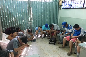 Hình sự đột kích ổ đá gà, con bạc chạy tán loạn