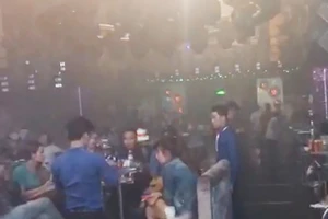 Quận 7: Gần 50 nam nữ phê ma túy trong quán bar