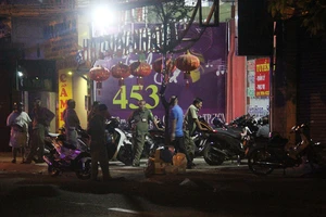 Đánh nhau trong phòng trà ở Gò Vấp, 1 người chết