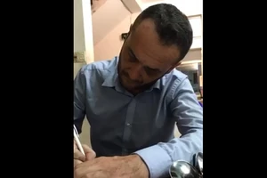 Khách Tây bị đánh ở phố Tây đòi bồi thường 5 triệu