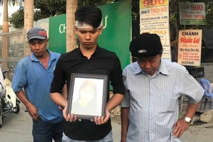 Xe tang đưa 3 nạn nhân 'nhìn' chung cư Carina lần cuối