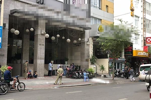 Người đàn ông ngoại quốc rơi lầu tử vong ở quận 1