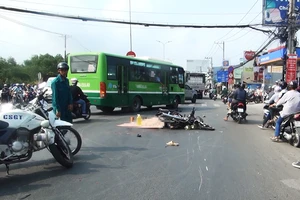 1 người bị container cán tử vong ở Bình Chánh