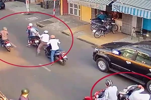 Nhóm dàn cảnh đi theo người rút tiền hàng chục kilomet