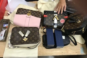 Mang lô hàng hiệu qua ‘cửa xanh’ để trốn thuế ở Tân Sơn Nhất