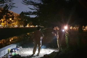 1 người tử vong sau cuộc nhậu ven kênh ở quận Tân Phú