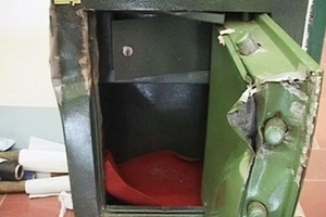 Trộm đột nhập trạm thu phí, bỏ lại bao tiền gần 3 tỉ đồng